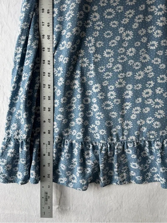 wild fable Blue and White Floral Top with Label - Picture 5 of 7